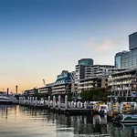 A Comfy Studio Next To Darling Harbour City Views
