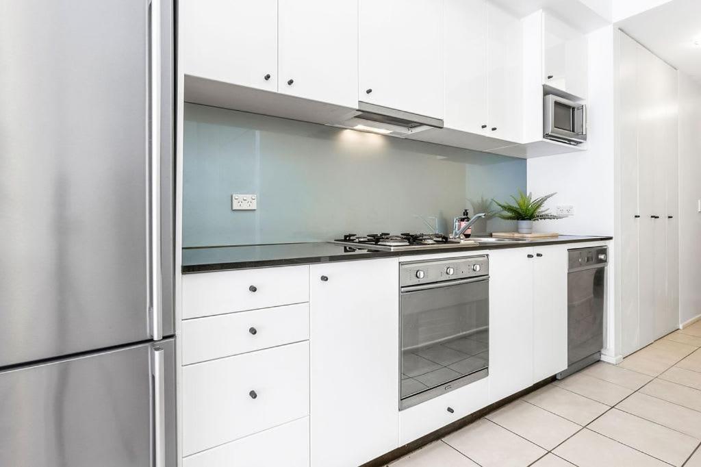 A Comfy Next To Darling Harbour Views Apartment Sydney
