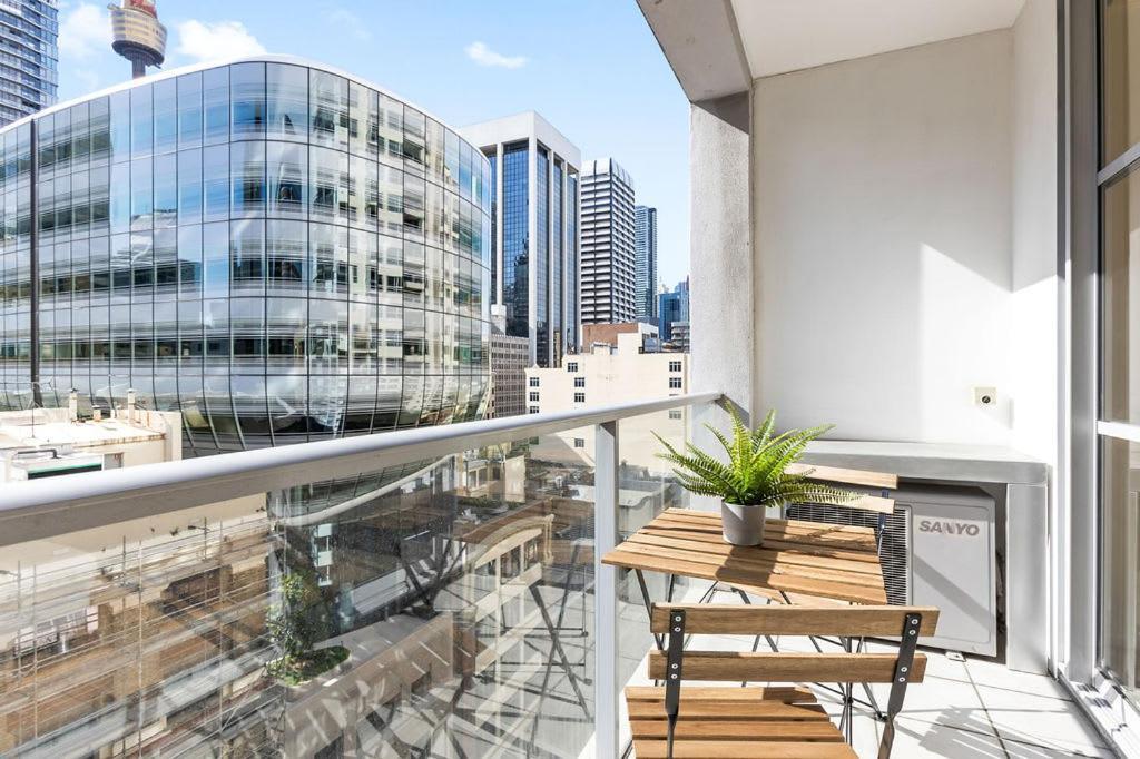 A Comfy Next To Darling Harbour Views