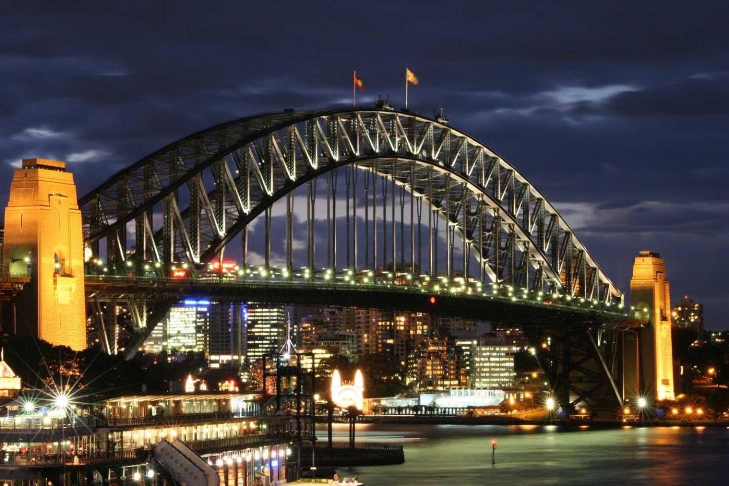 A Comfy Next To Darling Harbour Views *