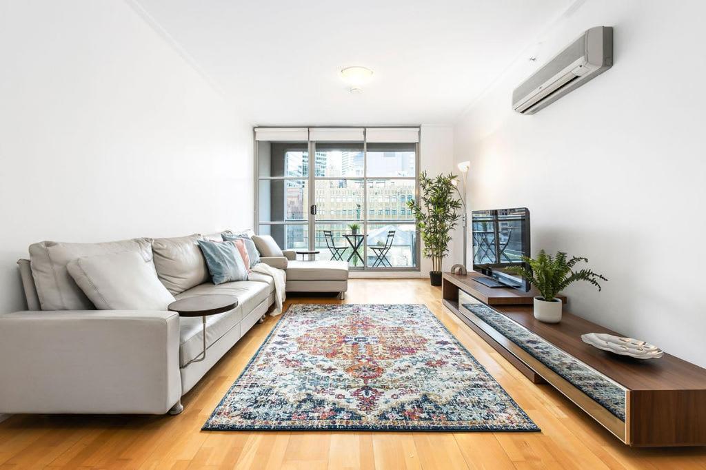 A Comfy Next To Darling Harbour Views Apartment